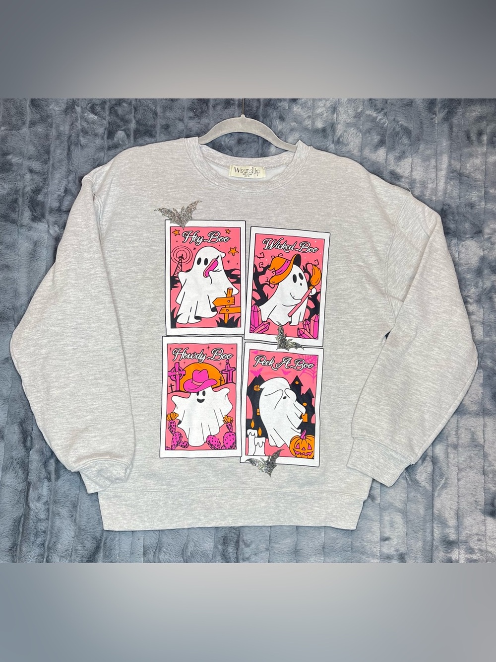 Wound Up Gray Ghost Panel Halloween Graphic Sweatshirt Spooky Season Medium